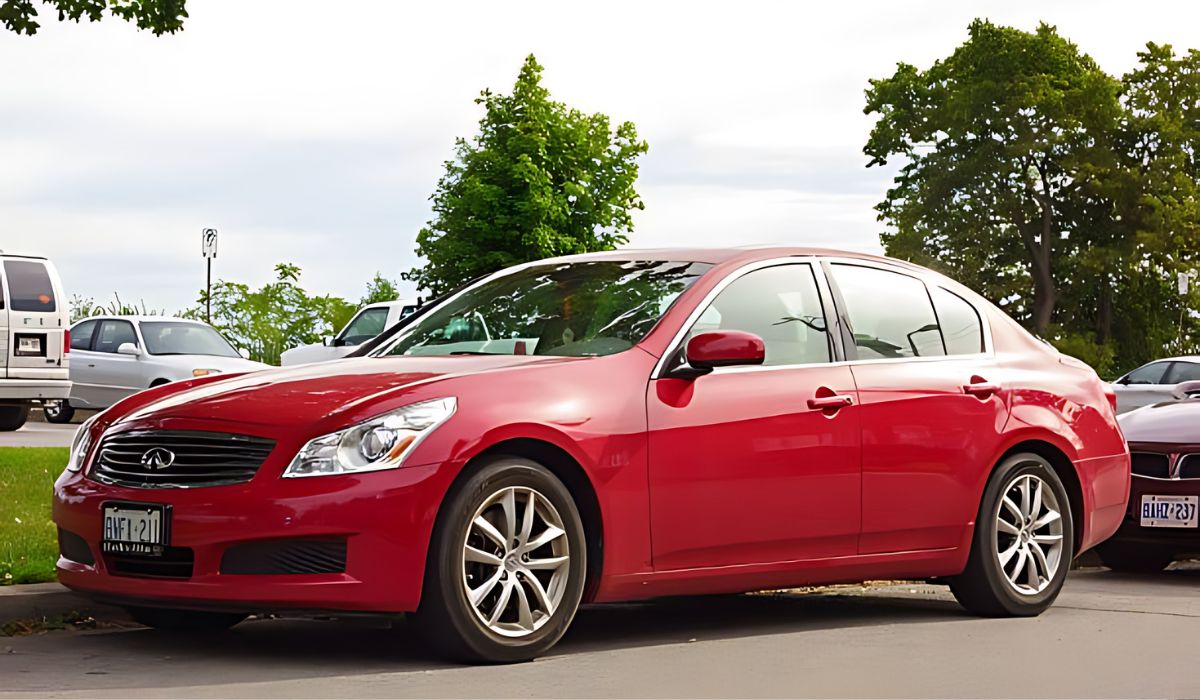 little blinking red car in infiniti dash